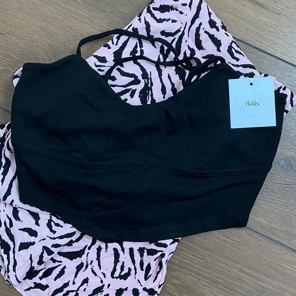 Adika Black Back Tie Handkerchief Crop Top (L) - Picture 2 of 7